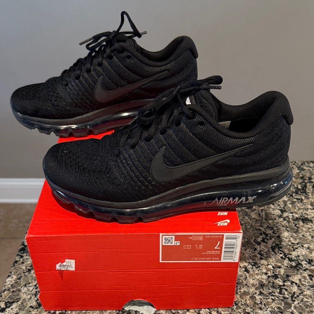 Nike Air Max 2017 Men's Black Athletic Shoes size 7